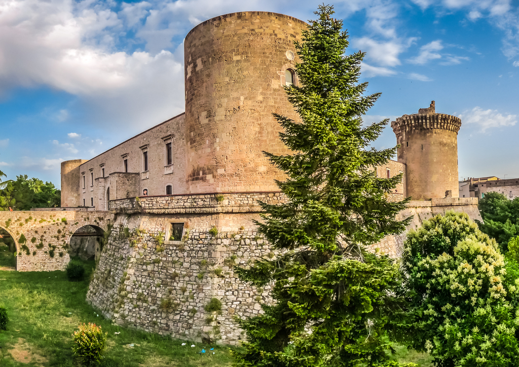 Lais Puzzle - Berühmte aragonesische Burg (Castello Aragonese) in Venosa, Basilikata, Süditalien - 100, 200, 500 & 1.000 Teile p-223640