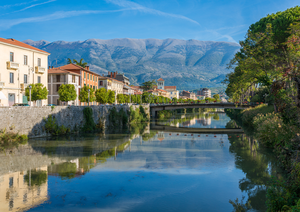 Lais Puzzle - Die Stadt Sora an einem sonnigen Morgen. Provinz Frosinone, Latium, Italien. - 100, 200, 500 & 1.000 Teile p-224905