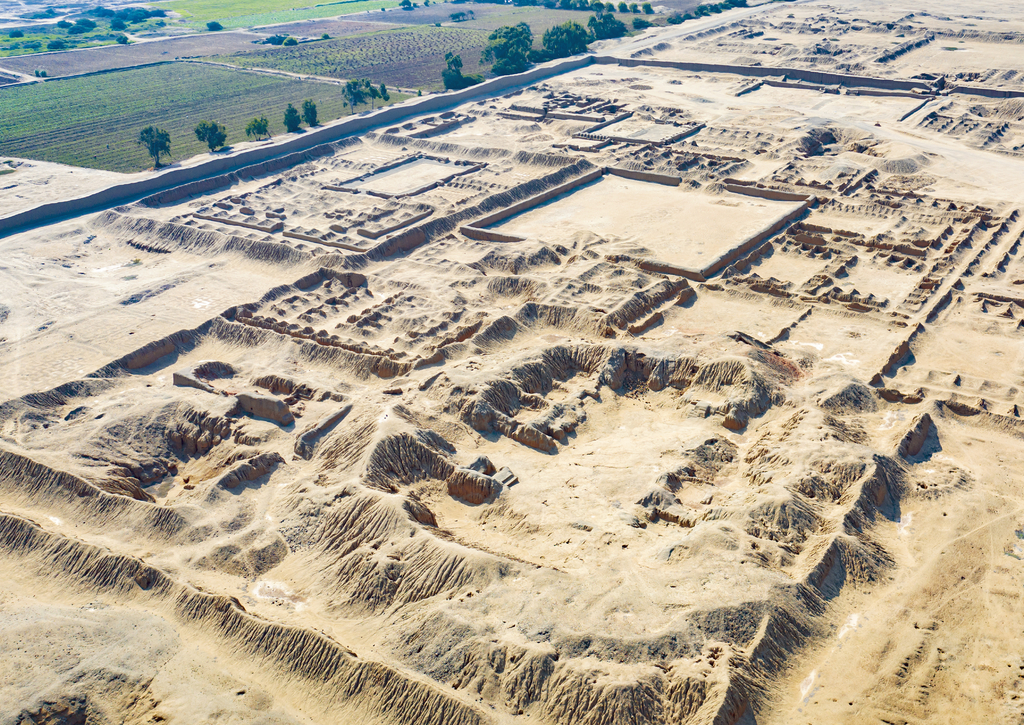 Lais Puzzle - Luftaufnahme der antiken Ruinen von Chan Chan in Trujillo, Peru. Archäologische Stätte der antiken Stadt aus der Chimu-Kultur der präkolumbianischen Zeit - 100, 200, 500 & 1.000 Teile p-225667