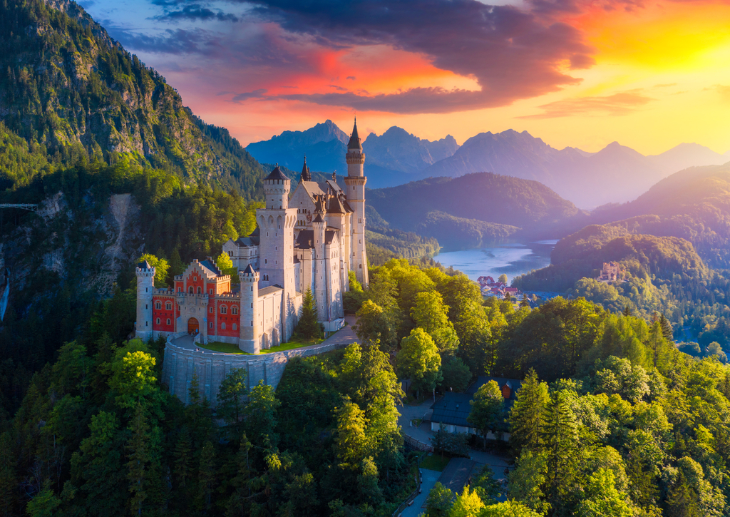 Lais Puzzle - Luftaufnahme von Schloss Neuschwanstein mit malerischer Berglandschaft bei Füssen, Bayern, Deutschland. Schloss Neuschwanstein bei Sonnenuntergang, Deutschland - 40, 100, 200, 500, 1.000 & 2.000 Teile p-226802