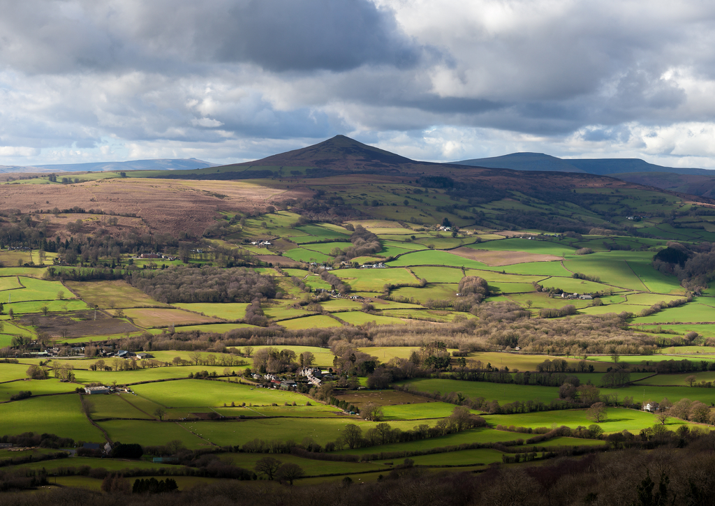 Lais Puzzle - Der Zuckerhut, ein Berg nordwestlich von Abergavenny in Monmouthshire, Wales - 100, 200, 500 & 1.000 Teile p-228667