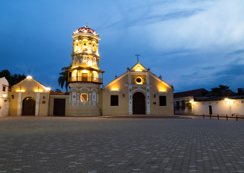 Lais Puzzle - Der Beginn der blauen Stunde an der Santa Barbara Kirche in Mompox, Kolumbien. - 100, 200, 500 & 1.000 Teile p-233673