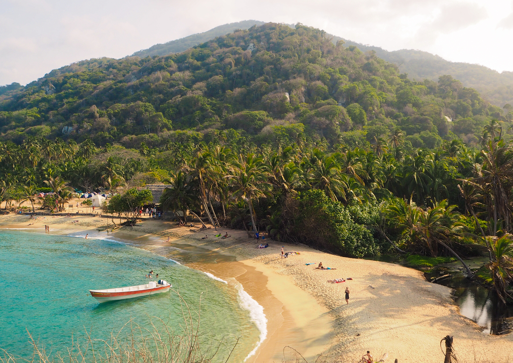 Lais Puzzle - tropischer Strand mit türkisfarbenem Wasser im Tayrona-Nationalpark, Kolumbien - 100, 200, 500 & 1.000 Teile p-234033