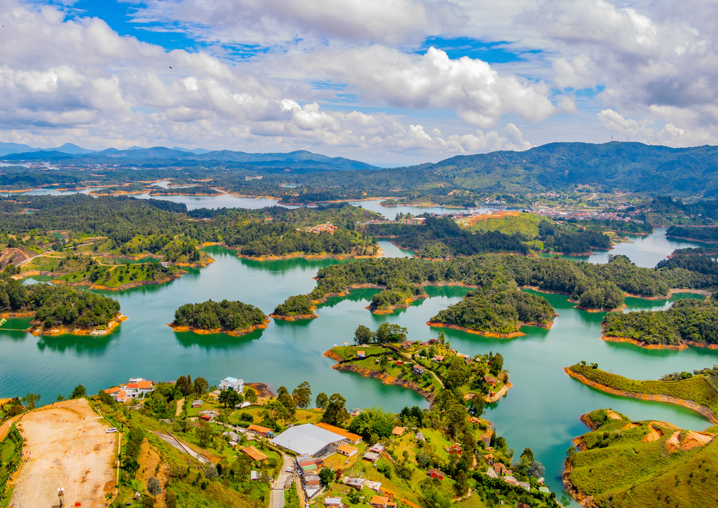 Lais Puzzle - Guatapé Panorama Ausblick auf die Seen Kolumbiens - 100, 200, 500 & 1.000 Teile p-234303