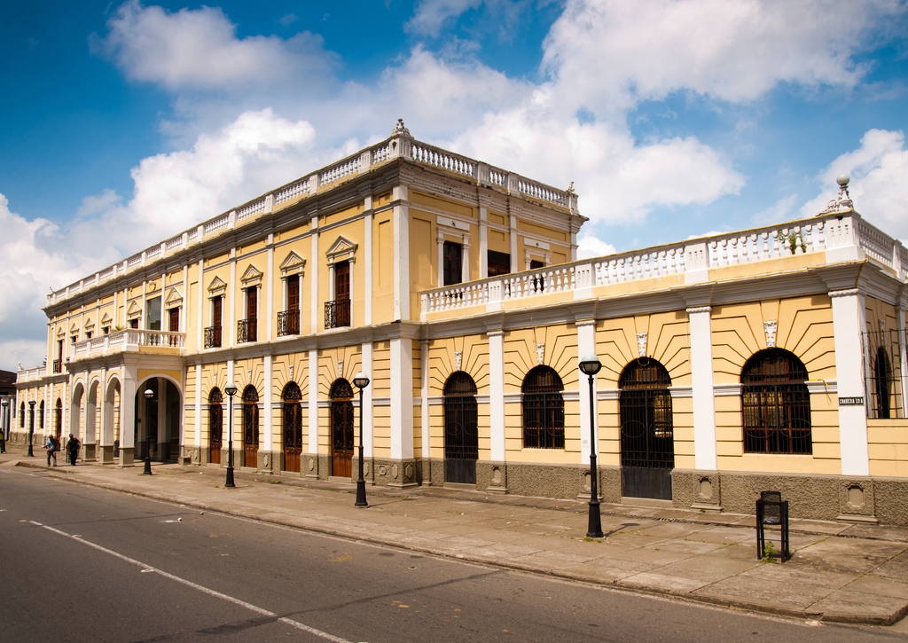 Lais Puzzle - Armenien, Quindio, Kaffeeregion, Kolumbien: Bahnhof - 100, 200, 500 & 1.000 Teile p-234998