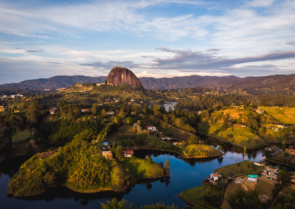 Lais Puzzle - Felsenansicht Berg mit Wolken piedra del peñol antioquia kolumbien - 100, 200, 500 & 1.000 Teile p-235288