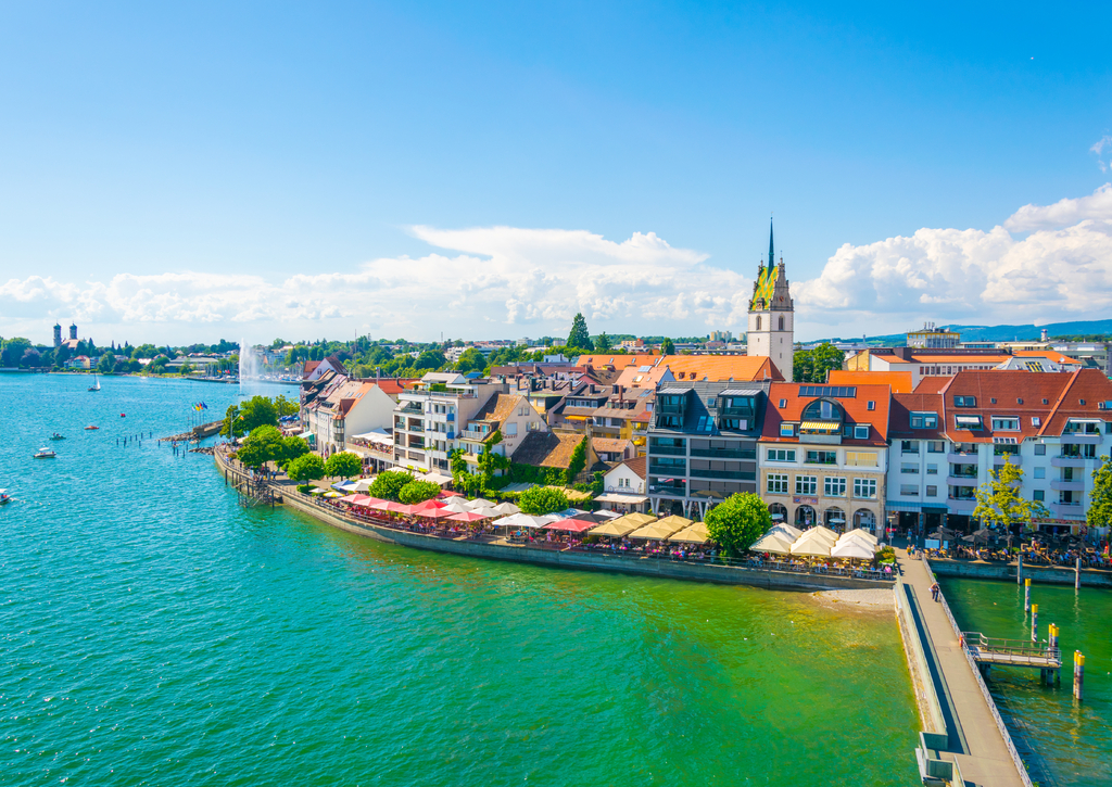 Lais Puzzle - Ansicht des Yachthafens in der deutschen Stadt Friedrichshafen. - 40, 100, 200, 500, 1.000 & 2.000 Teile p-237473