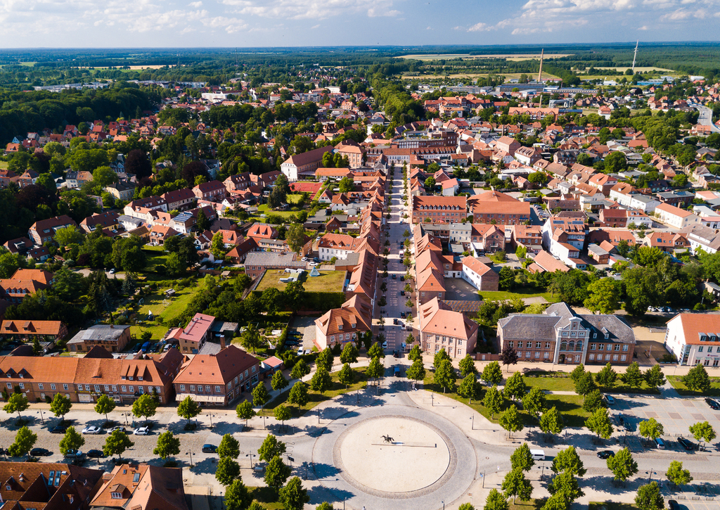 Lais Puzzle - Blick auf die Stadt Ludwigslust, Land Mecklenburg-Vorpommern. Deutschland. - 100, 200, 500 & 1.000 Teile p-237503