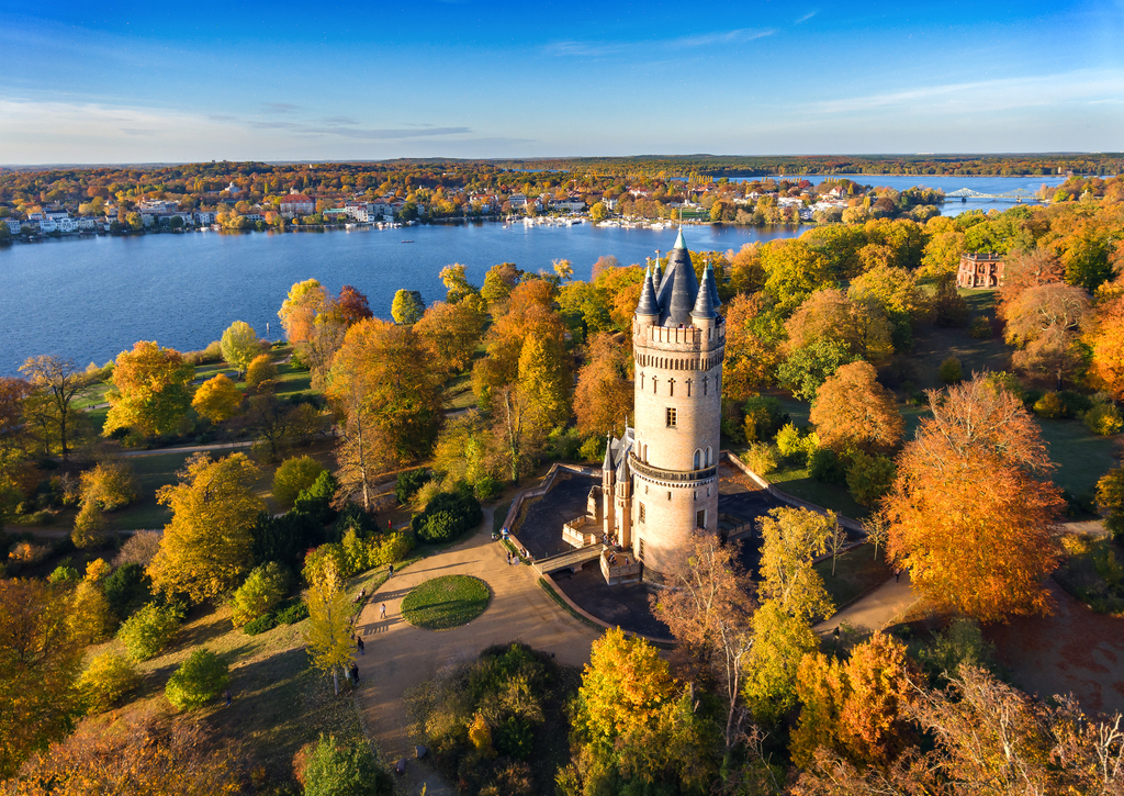 Lais Puzzle - Ansicht des Flatow-Turmparks Babelsberg mit Glienicker Brücke in Potsdam, Deutschland - 100, 200, 500 & 1.000 Teile p-237513