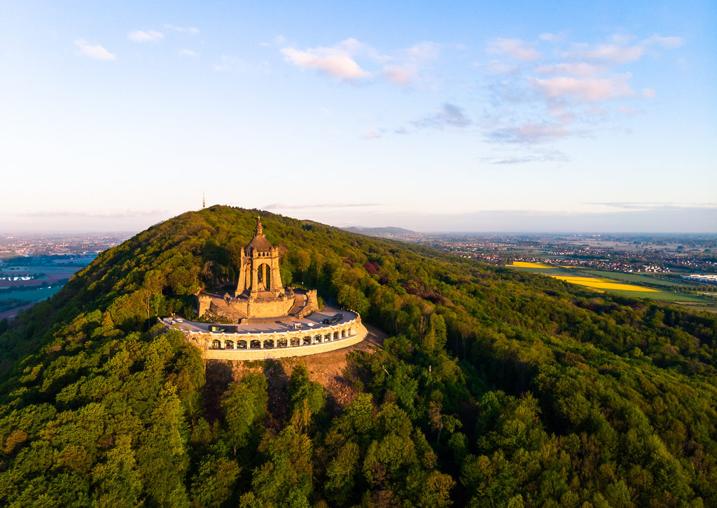 Lais Puzzle - Ansicht des Kaiser-Wilhelm-Denkmals in Porta Westfalica, Deutschland. - 100, 200, 500 & 1.000 Teile p-237808