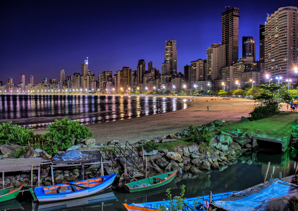 Lais Puzzle - Balneário Camboriú am Strand von Santa Catarina, Brasilien - 100, 200, 500 & 1.000 Teile p-238303