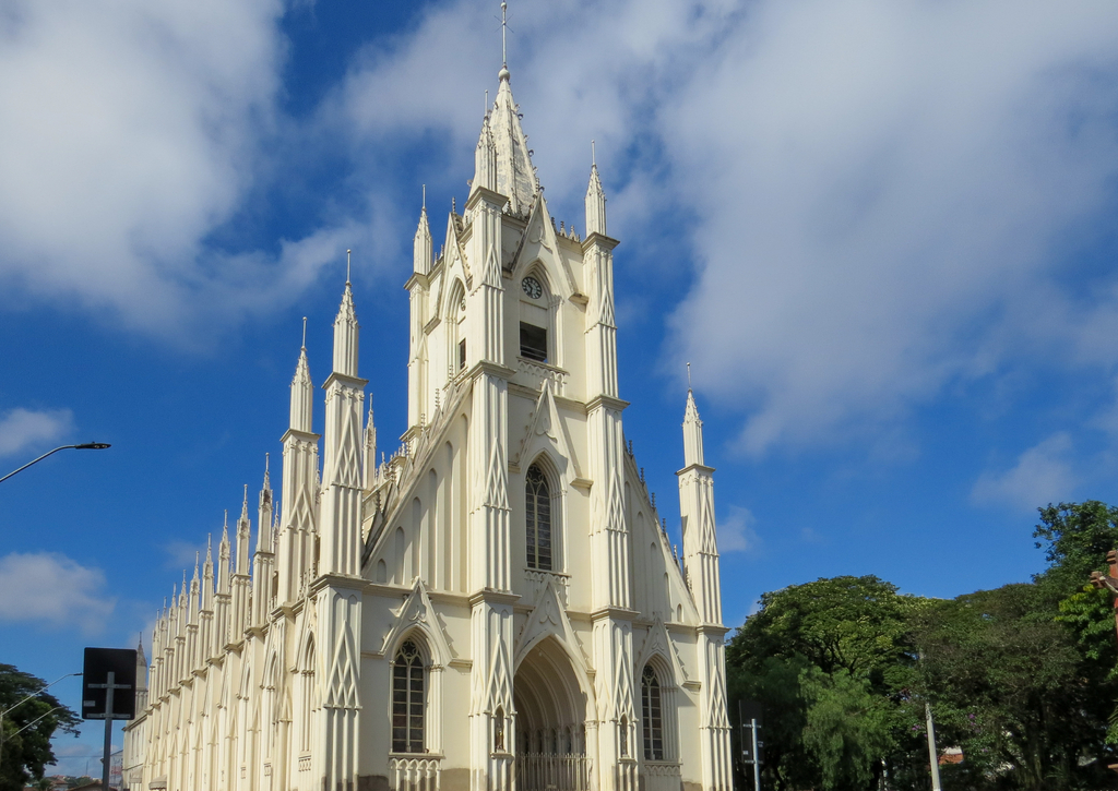 Lais Puzzle - São Paulo, Brasilien: Heiligtum von Santa Terezinha, die größte Kirche in Taubaté - 100, 200, 500 & 1.000 Teile p-239153