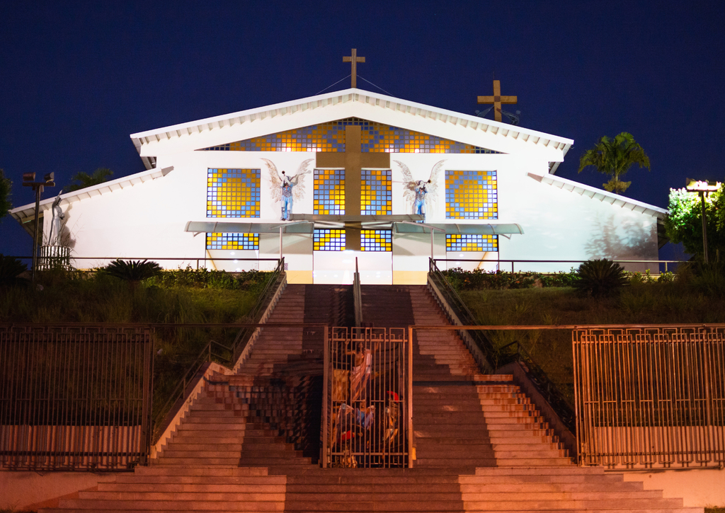 Lais Puzzle - Katholische Kirche do Santíssimo Redentor Padre Pelágio in Trindade Goiás Brasilien - 100, 200, 500 & 1.000 Teile p-239238