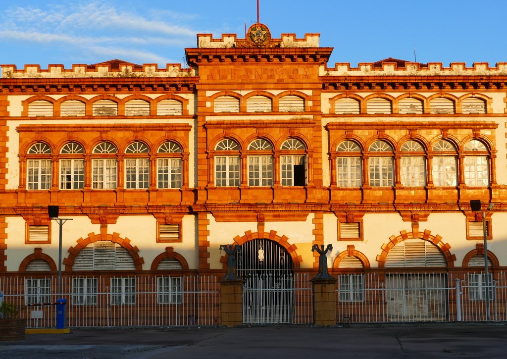 Lais Puzzle - Zollgebäude in Manaus, Amazonas, Brasilien - 100, 200, 500 & 1.000 Teile p-239308