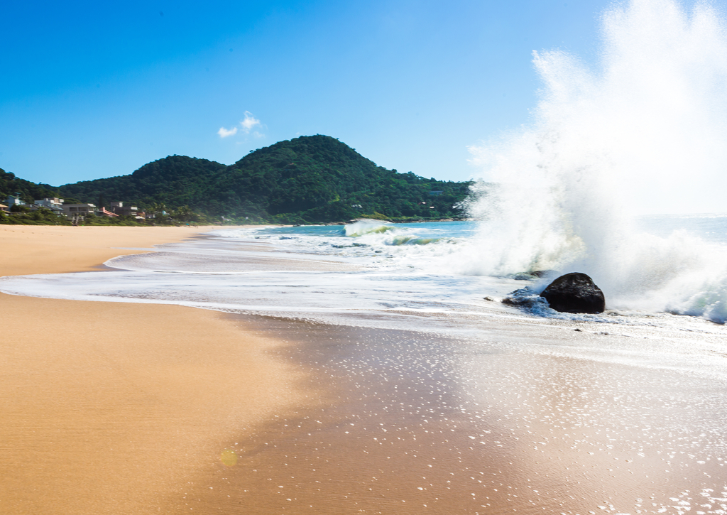 Lais Puzzle - Strand in Balneario Camboriu, Santa Catarina, Brasilien - 100, 200, 500 & 1.000 Teile p-247453