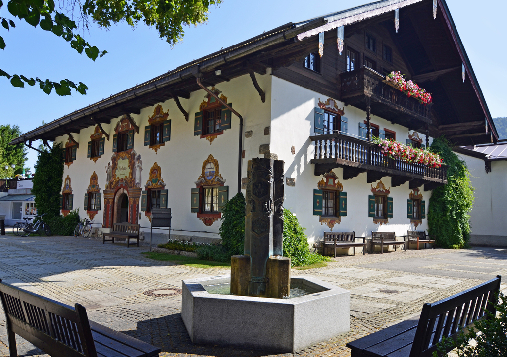 Lais Puzzle - Rathaus, Ruhpolding - 1.000 Teile p-255435