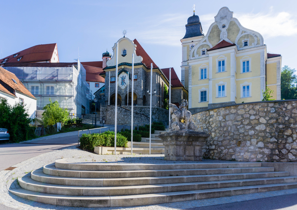 Lais Puzzle - Parsberg Panorama mit St. Andreas Kirche bei blauen Himmel - 100, 200, 500 & 1.000 Teile p-256272