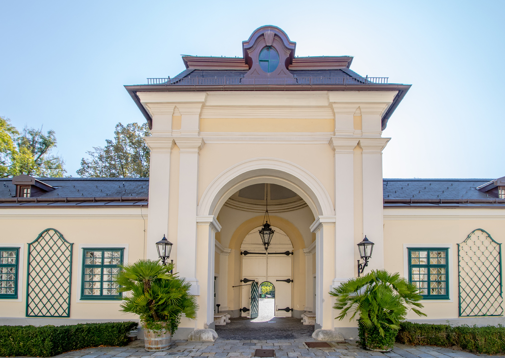 Lais Puzzle - Das Schloss Laudon, auch Schloss Hadersdorf genannt, ist ein barockes Wasserschloss in Hadersdorf, das heute zum 14. Wiener Gemeindebezirk Penzing gehört. - 100, 200, 500 & 1.000 Teile p-256912