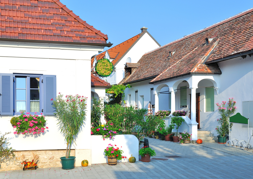 Lais Puzzle - Gasse im idyllischen Weinort Mörbisch am Neusiedler See im Burgenland, Österreich - 100, 200, 500 & 1.000 Teile p-259337