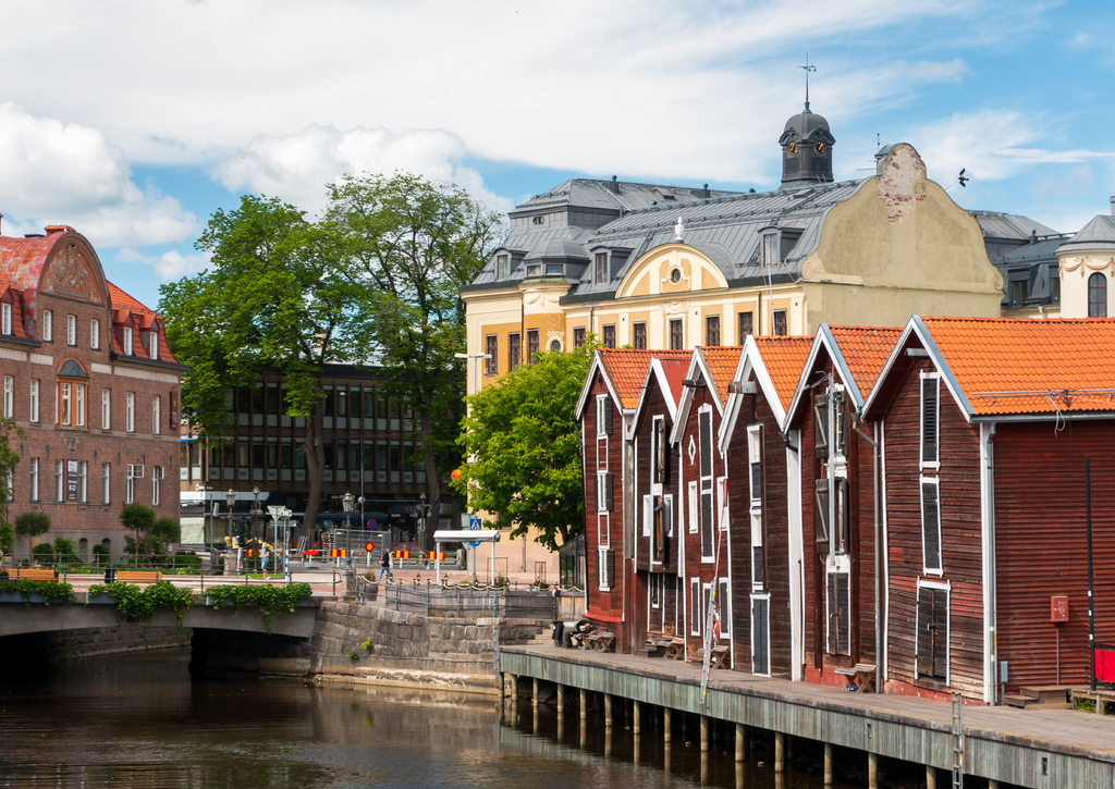 Lais Puzzle - Hudiksvall eine Stadt in der Provinz Gävleborgs län, Ostschweden mit schönen Holzhäusern - 100, 200, 500 & 1.000 Teile p-262142