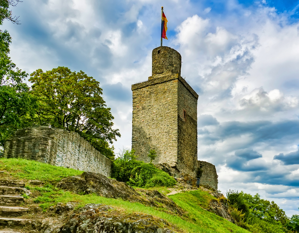 Lais Puzzle - Burg Falkenstein, Taunus - 40, 100, 200, 500 & 1.000 Teile p-263188
