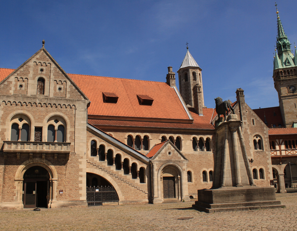 Lais Puzzle - Braunschweig; Burgplatz mit Löwen und Burg Dankwarderode - 40, 100, 200, 500 & 1.000 Teile p-263224