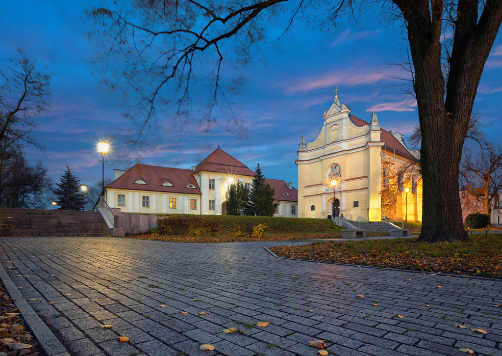 Lais Puzzle - Gniezno, Polen. Blick auf die St. Georgskirche (Kosciol sw. Jerzego) in der Abenddämmerung - eine der ältesten Kirchen der Stadt - 100, 200, 500 & 1.000 Teile p-264381