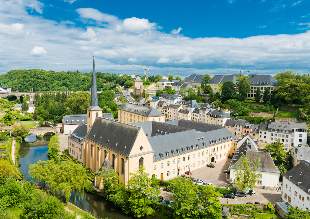 Lais Puzzle - Blick auf den Stadtteil Grund von Luxemburg-Stadt mit Neumünster - 100, 200, 500 & 1.000 Teile p-264671