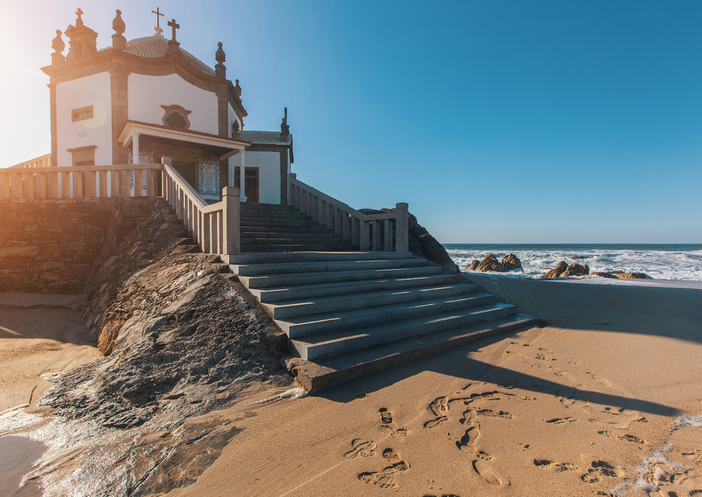 Lais Puzzle - Kapelle Senhor da Pedra am Miramar-Strand (Miramar Beach), Vila Nova de Gaia, Portugal - 100, 200, 500 & 1.000 Teile p-265761