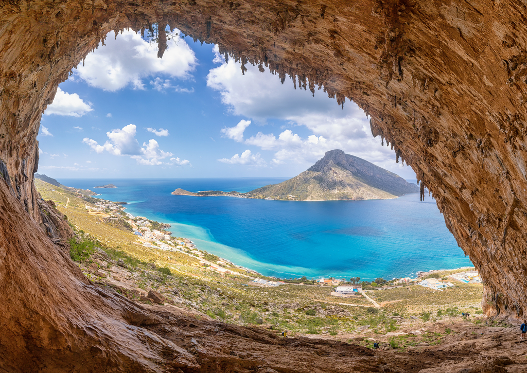 Lais Puzzle - Die berühmte "Grande Grotta", eines der beliebtesten Klettergebiete auf der Insel Kalymnos, Griechenland. Im Hintergrund die Insel Telendos - 100, 200, 500 & 1.000 Teile p-267421