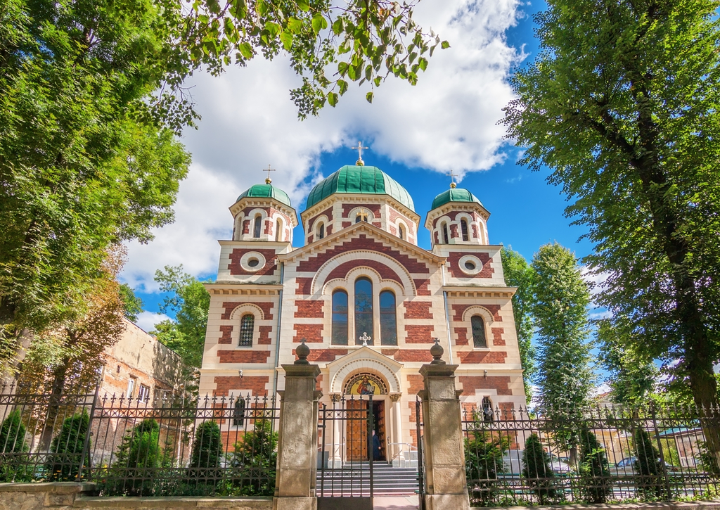 Lais Puzzle - Religiöses Gebäude in der Stadt Lviv. St. Georg der Siegreiche - 100, 200, 500, 1.000 & 2.000 Teile p-269536