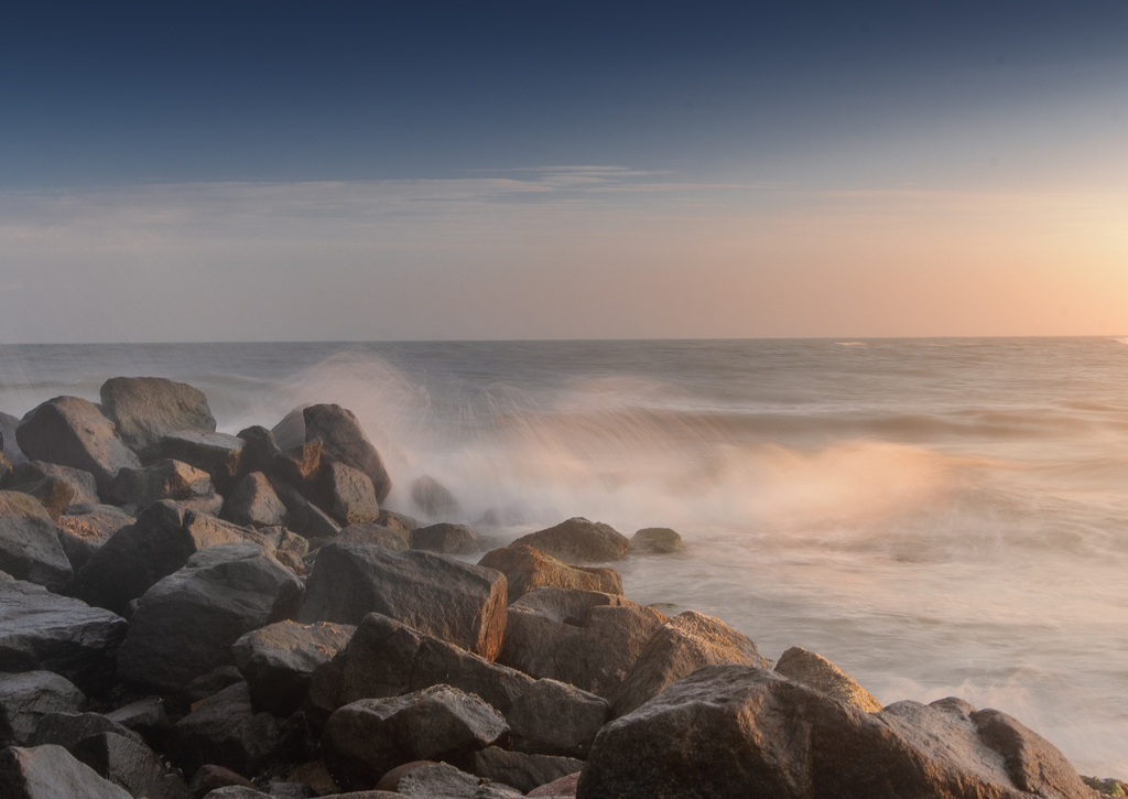 Lais Puzzle - Sturmwellen der Nordsee im morgendlichen Sonnenlicht, Lønstrup, Nordjylland (Nordjütland) in Dänemark - 100, 200, 500 & 1.000 Teile p-270916