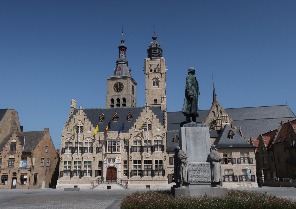 Lais Puzzle - Belfried des Rathauses und Sint-Niklaas-Kirche in Diksmuide Westflandern Belgien - 100, 200, 500 & 1.000 Teile p-271976