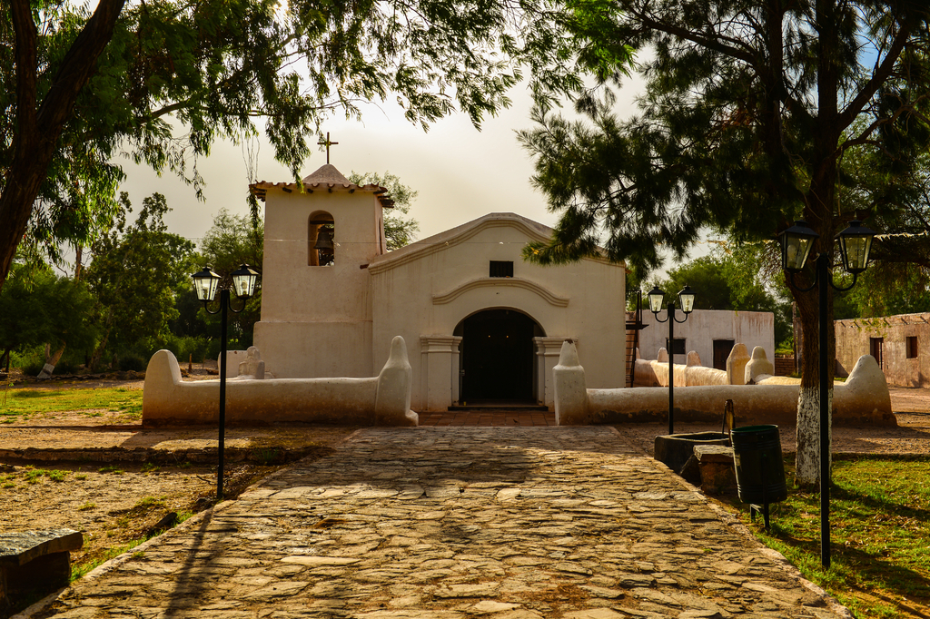 Lais Puzzle - Die alte Lehmziegelkirche Iglesia de San Pedro bei Fiambalá, Catamarca, Argentinien - 2.000 Teile p-275128