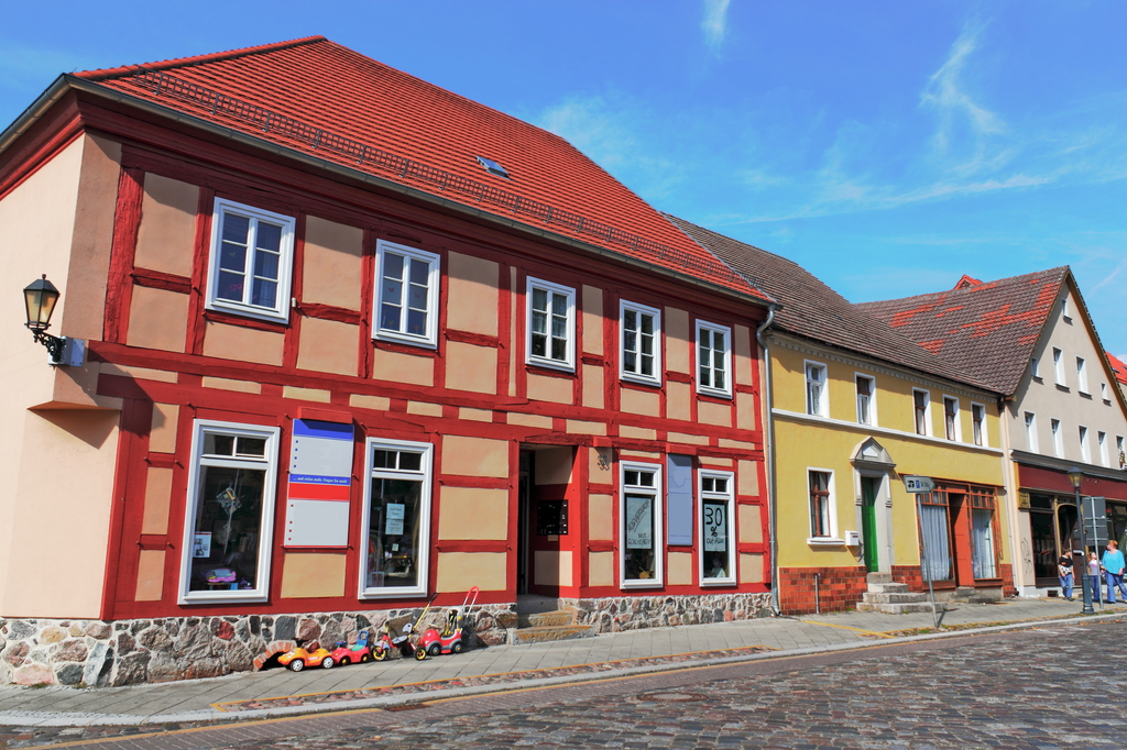 Lais Puzzle - Storkow, Sanierte Altbauten - 2.000 Teile p-275303