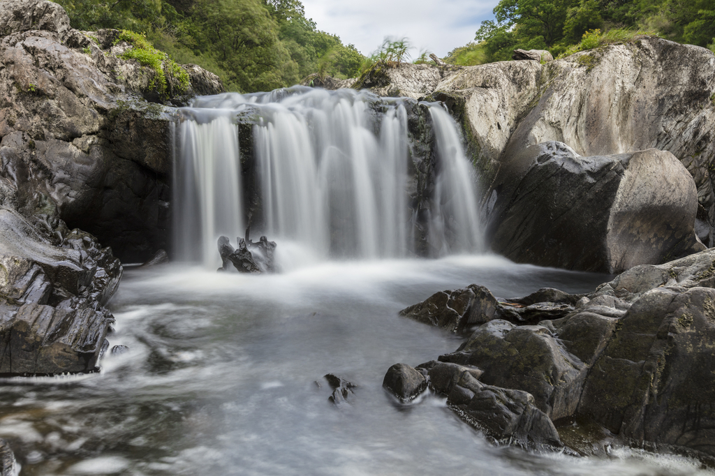 Lais Puzzle - Cenarth, Carmarthenshire, Wales, Blick auf den Wasserfall Cenarth Falls - 2.000 Teile p-275467
