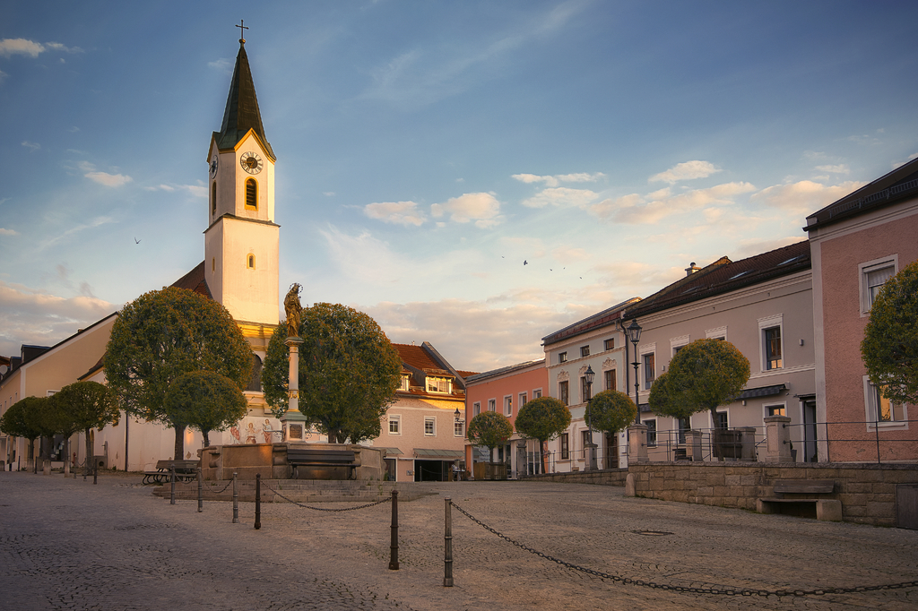 Lais Puzzle - Marktplatz in Bad Kötzting bei Sonnenaufgang - 2.000 Teile p-275967