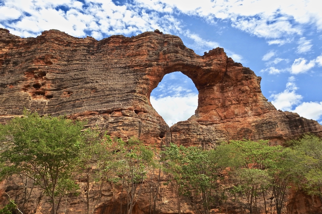 Lais Puzzle - Blick auf Felsformationen - 2.000 Teile p-276097