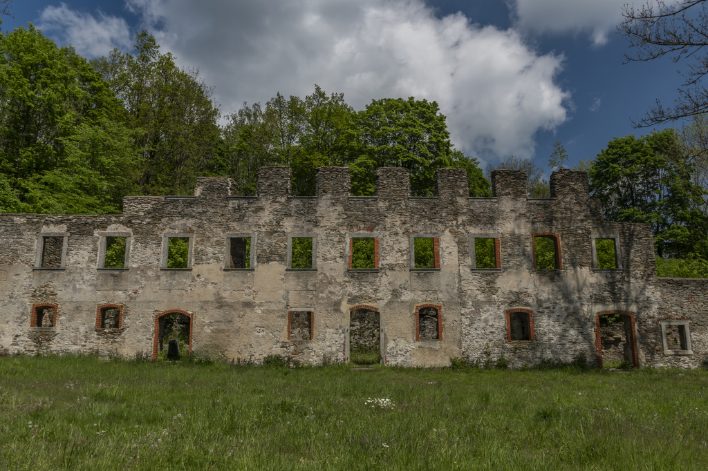 Lais Puzzle - Burgruine Neuberg im Dorf Podhradi in Westböhmen - 2.000 Teile p-276138