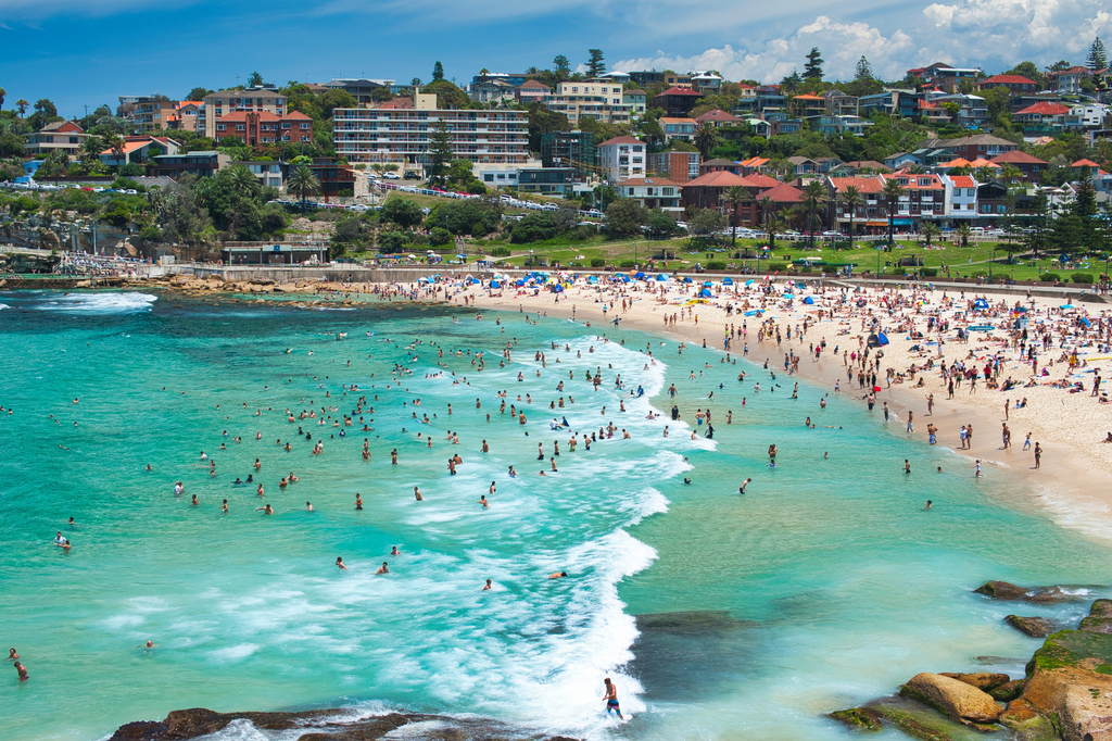 Lais Puzzle - Panoramablick auf den überfüllten Bronte Beach, Sydney Australien - 2.000 Teile p-276380