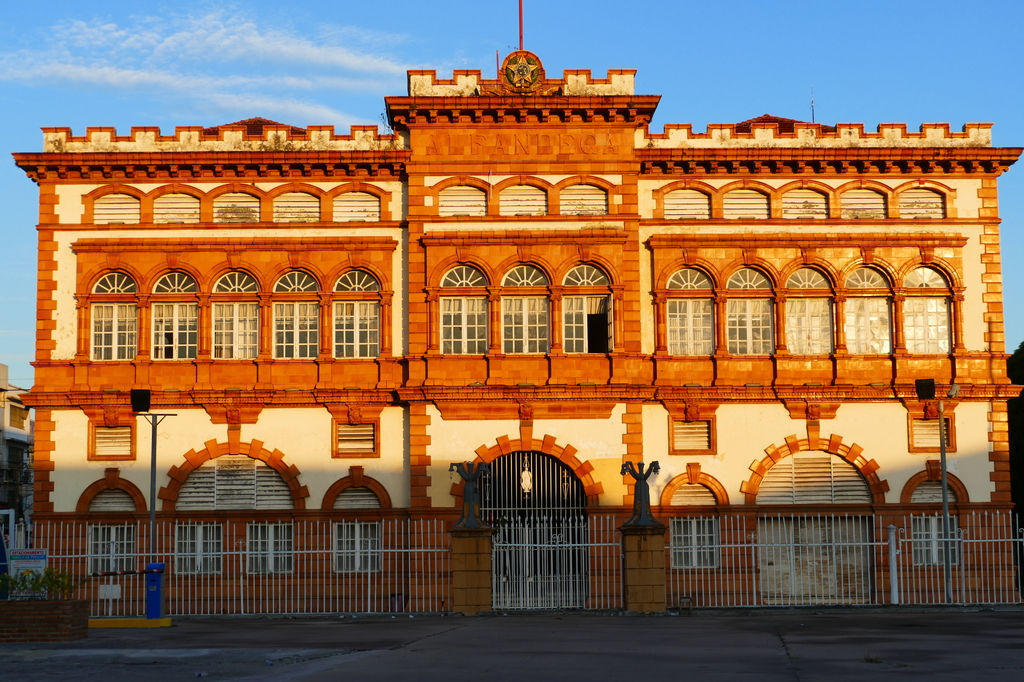 Lais Puzzle - Zollgebäude in Manaus, Amazonas, Brasilien - 2.000 Teile p-276403