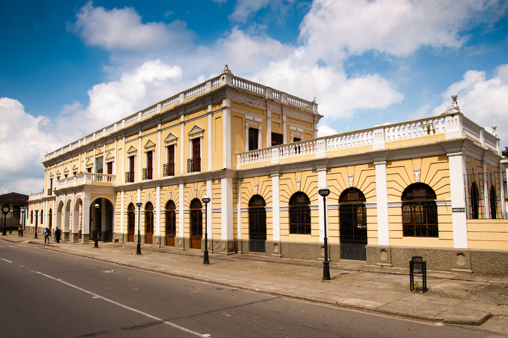 Lais Puzzle - Armenien, Quindio, Kaffeeregion, Kolumbien: Bahnhof - 2.000 Teile p-276512