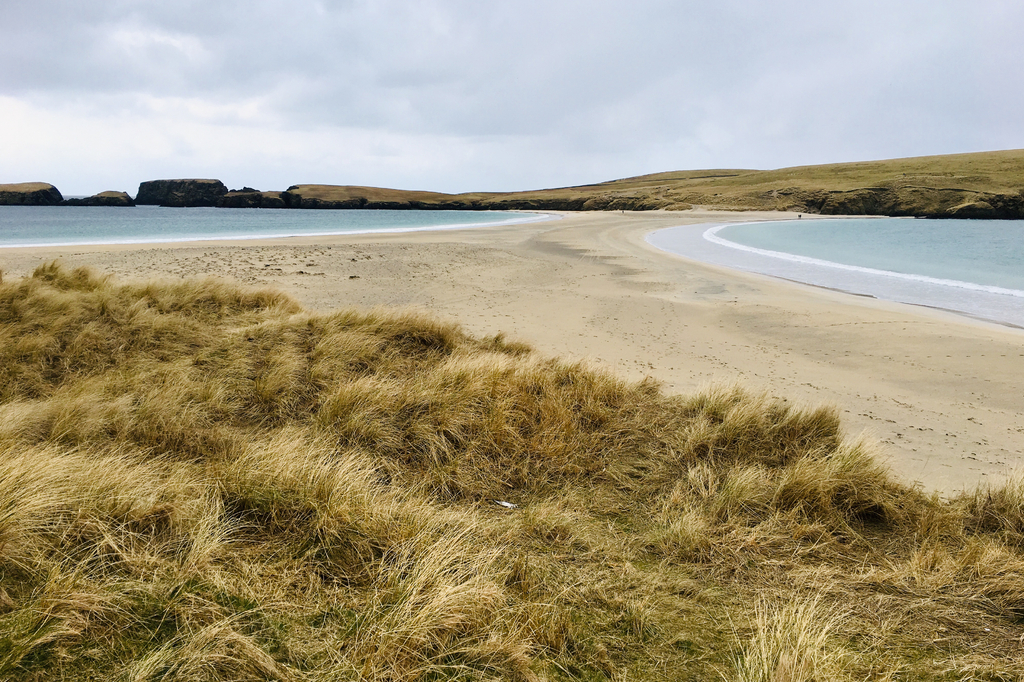 Lais Puzzle - Strand mit beidseitigem Wasser auf den Shetland Inseln Schottland - Landschaftsfotografie - 2.000 Teile p-276795