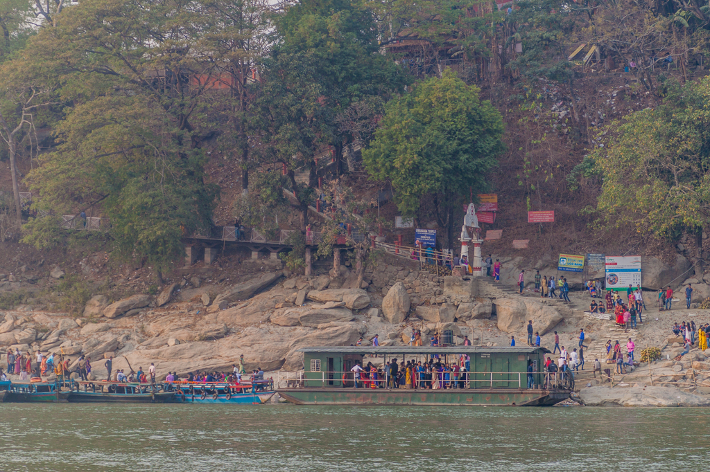 Lais Puzzle - Menschen auf der Peacock (Umananda) Insel im Brahmaputra Fluss in der Nähe von Guwahati, Indien - 2.000 Teile p-277311