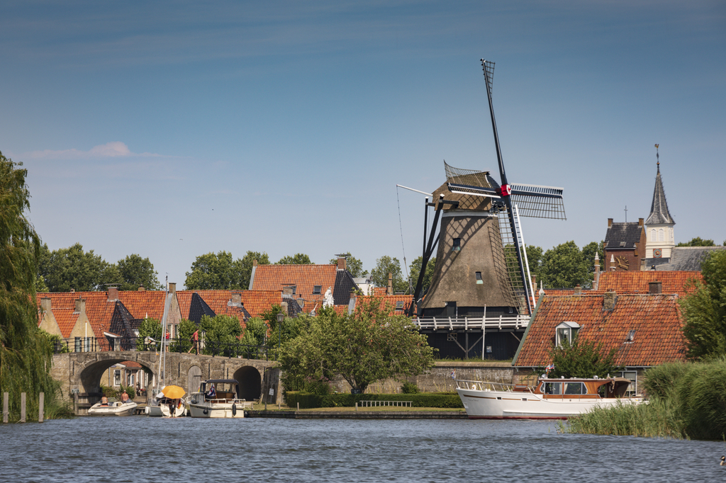Lais Puzzle - Sloten, eine historische Festungsstadt in der Gemeinde De Fryske Marren, in der niederländischen Provinz Friesland - 2.000 Teile p-277341