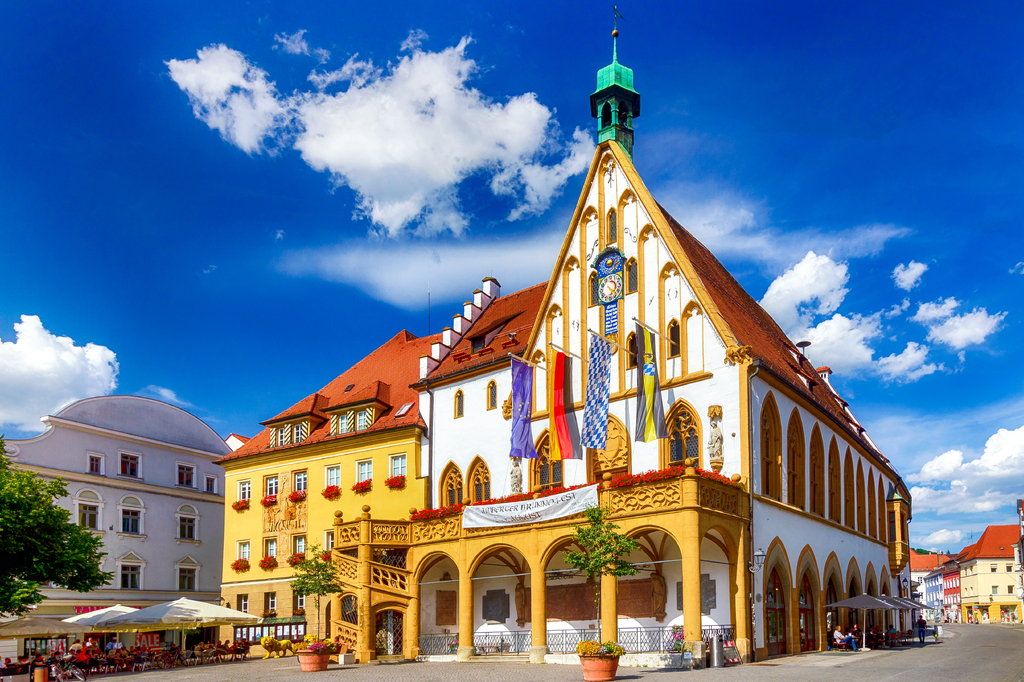 Lais Puzzle - Gotisches Altes Rathaus von Amberg in der Oberpfalz, Bayern - 2.000 Teile p-277550