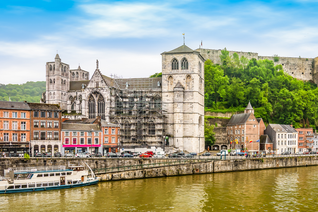Lais Puzzle - Panoramablick auf die Flusslandschaft von Huy, Wallonien, Belgien - 2.000 Teile p-277618