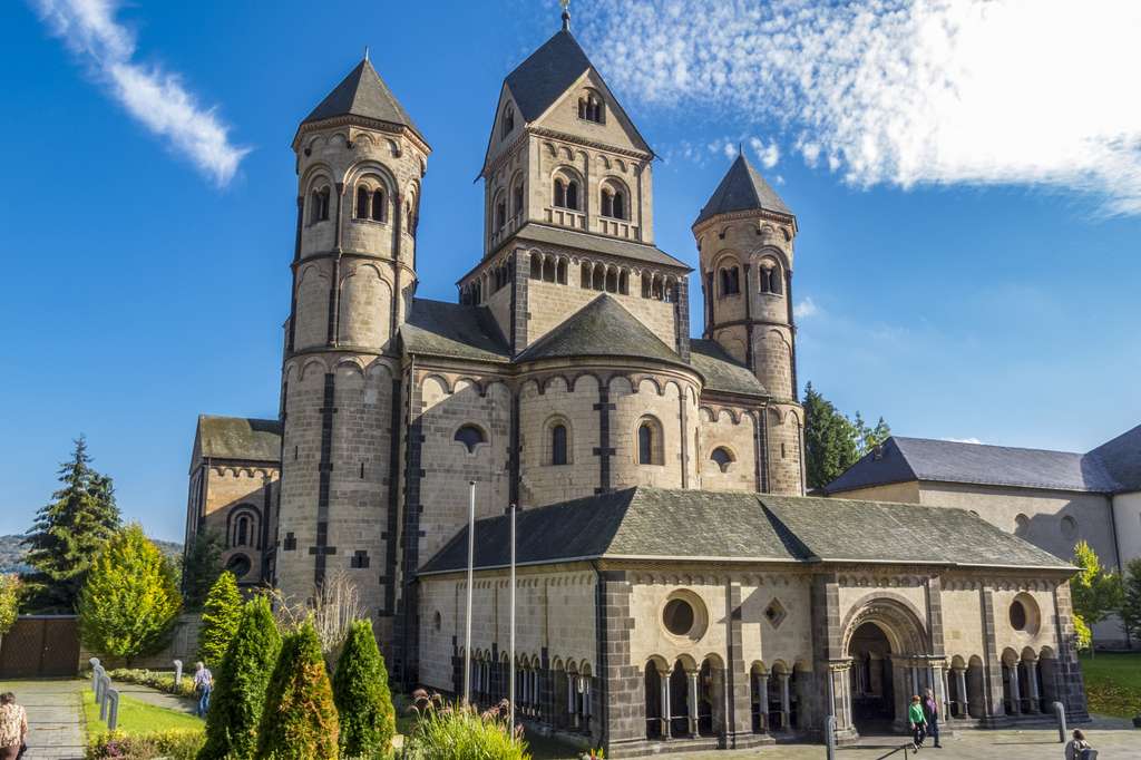 Lais Puzzle - Abtei Maria Laach, eine Benediktinerabtei am Südwestufer des Laacher Sees, Laacher See bei Andernach, Eifel, Rheinland-Pfalz Deutschland - 2.000 Teile p-277918