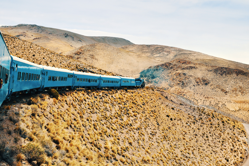 Lais Puzzle - Der Tren a las Nubes (Zug zu den Wolken) ist ein argentinischer Touristenzug, der die Anden in einer Höhe von über 4220 m über dem Meeresspiegel befährt. - 2.000 Teile p-277980