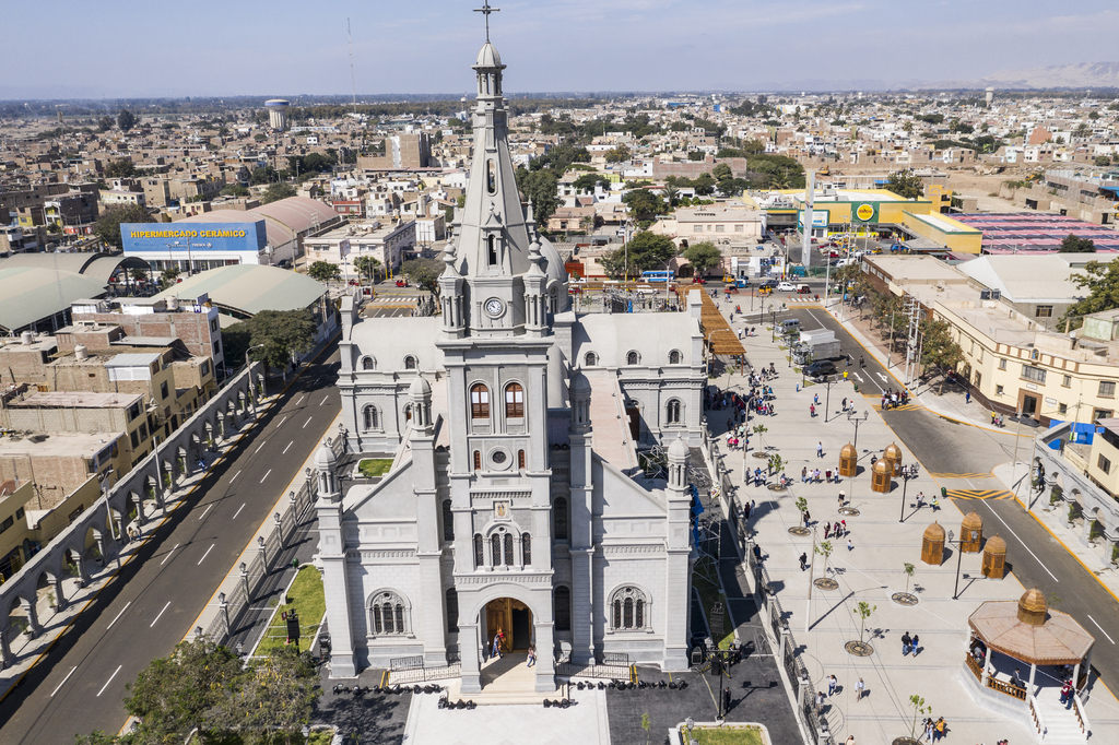 Lais Puzzle - Kirche Templo Señor de Luren, Ica, Peru. Eröffnungstag - 2.000 Teile p-278214